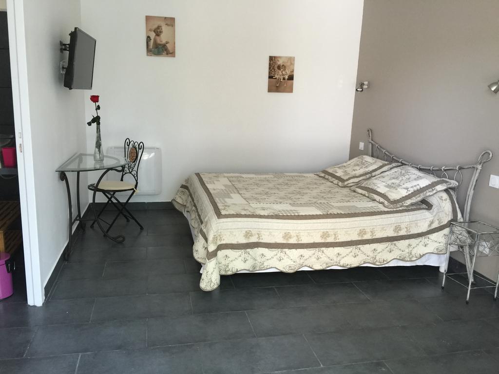 Chambres D'Hotes Le Mas Du Bijou Bleu Puget-sur-Argens Eksteriør billede